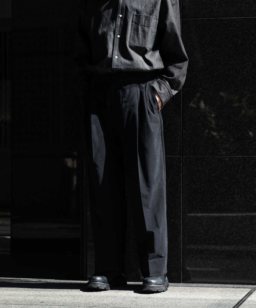 【KANEMASA】FIBRIL CUPRO VINTAGE EASY TUCK PANTS  - BLACK