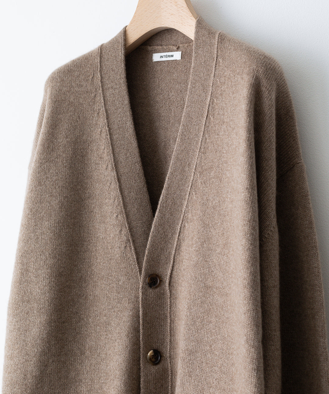 INTERIM(インテリム)の22AWコレクションのNATURAL BROWN CASHMERE CARDIGANのNAT.BROWN