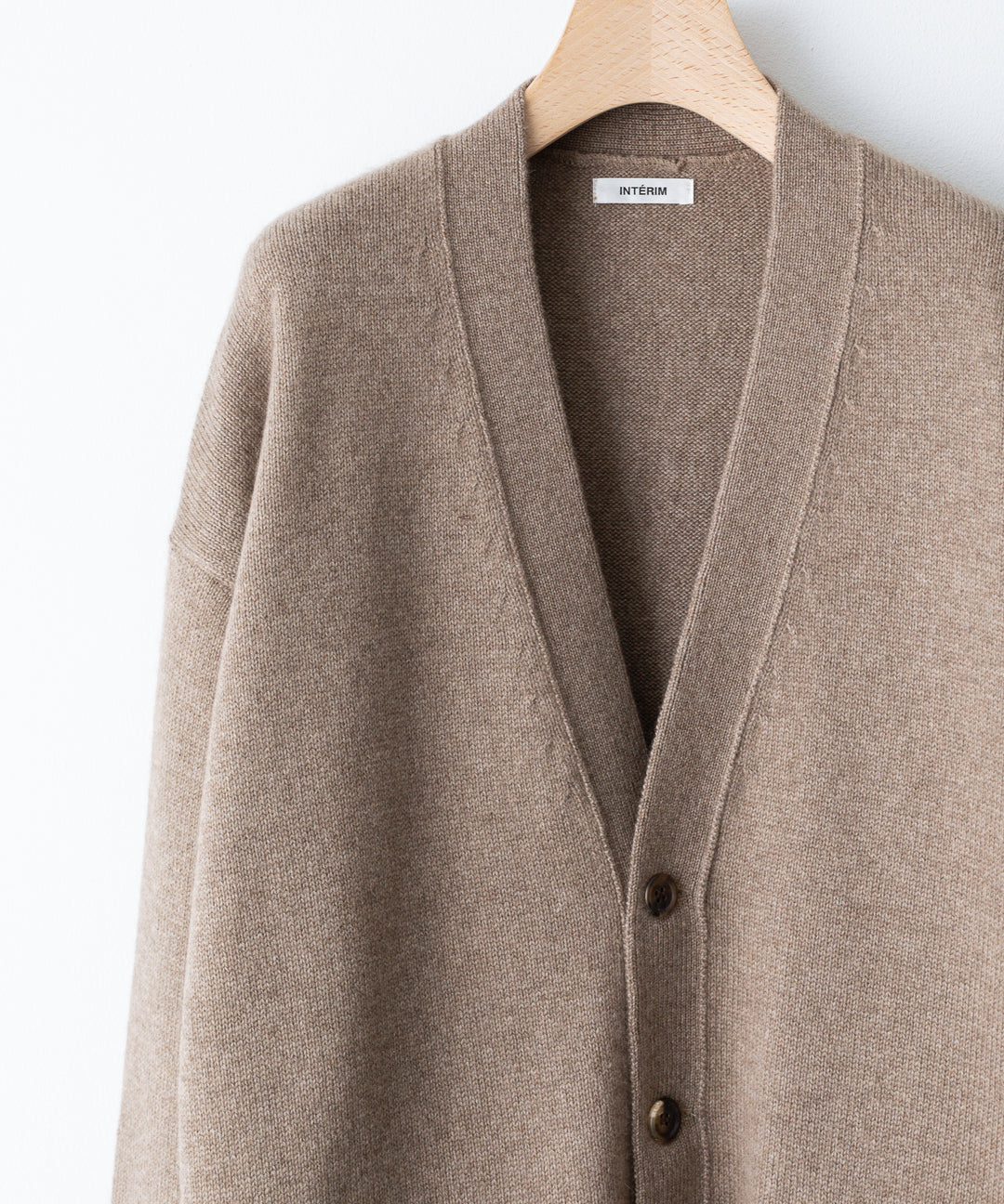 INTERIM(インテリム)の22AWコレクションのNATURAL BROWN CASHMERE CARDIGANのNAT.BROWN