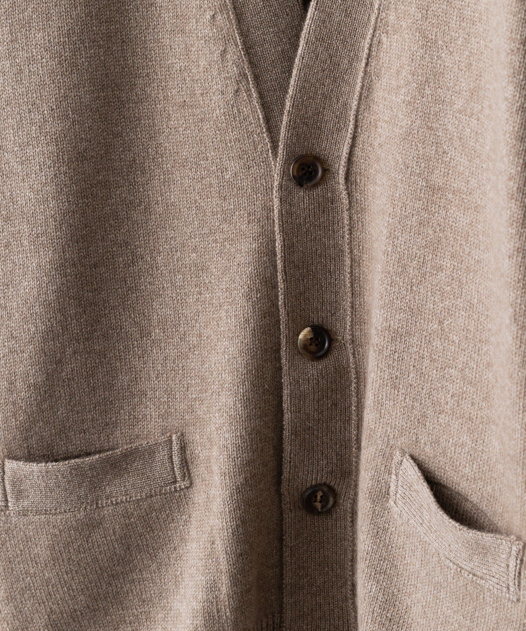 INTERIM(インテリム)の22AWコレクションのNATURAL BROWN CASHMERE CARDIGANのNAT.BROWN