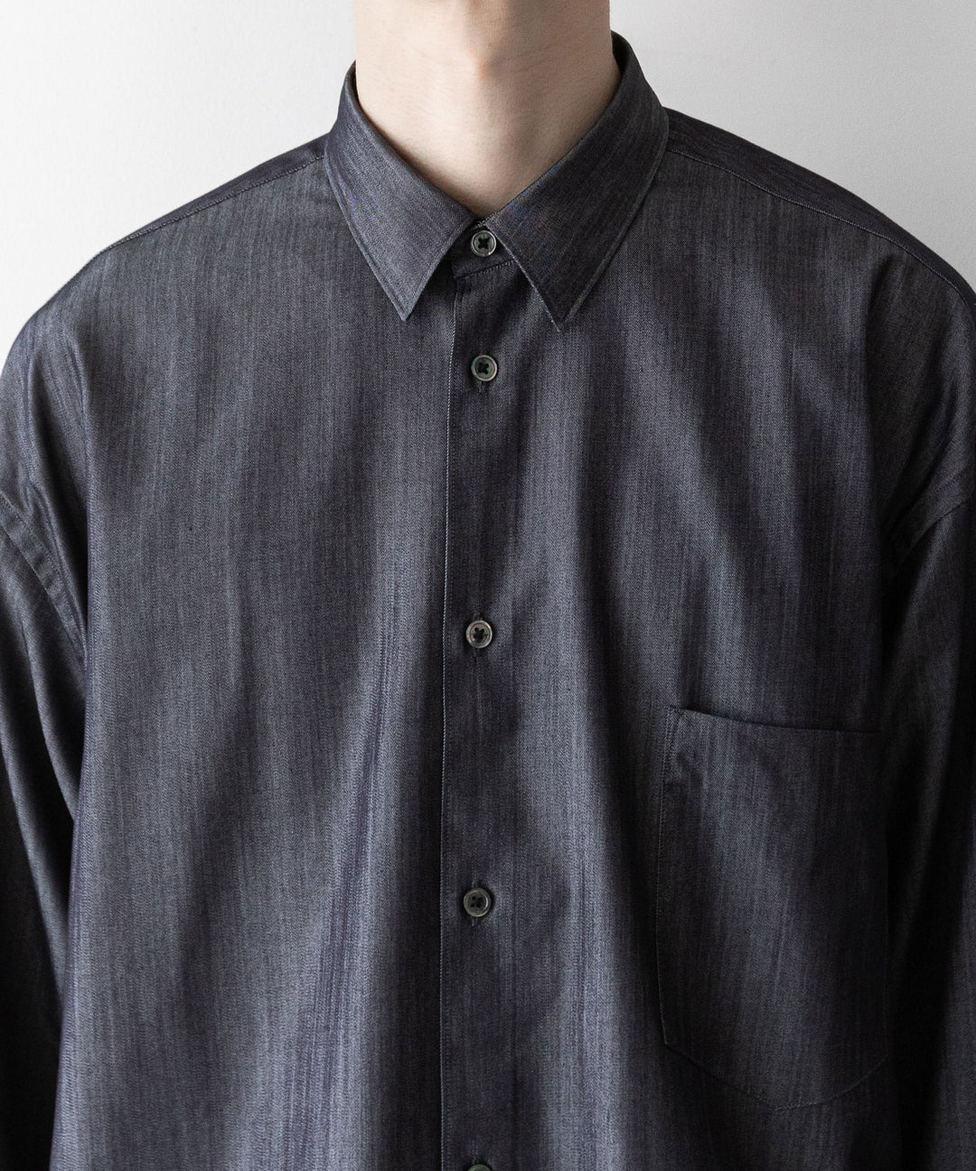 【INTÉRIM】インテリムのHYPER BIG SILK DENIM REGULAR COLLAR SHIRT - NAVY