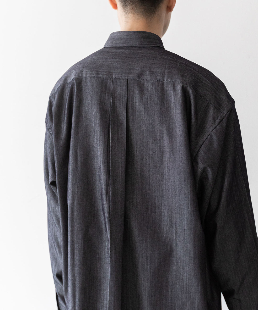 【INTÉRIM】インテリムのHYPER BIG SILK DENIM REGULAR COLLAR SHIRT - NAVY