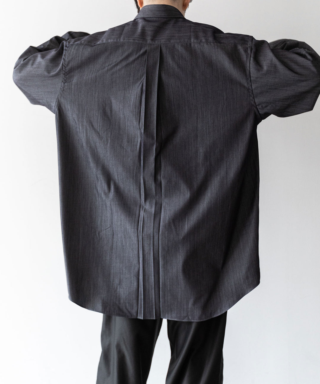 【INTÉRIM】インテリムのHYPER BIG SILK DENIM REGULAR COLLAR SHIRT - NAVY