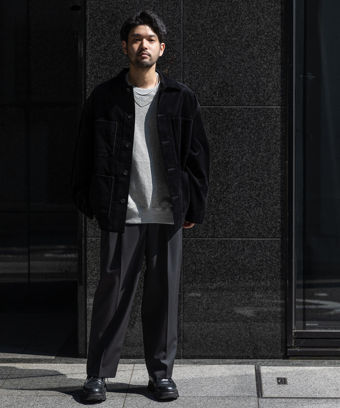 INTERIM(インテリム)の22AWコレクションのHYPER BIG UK CORDUROY COVER ALLのBLACK