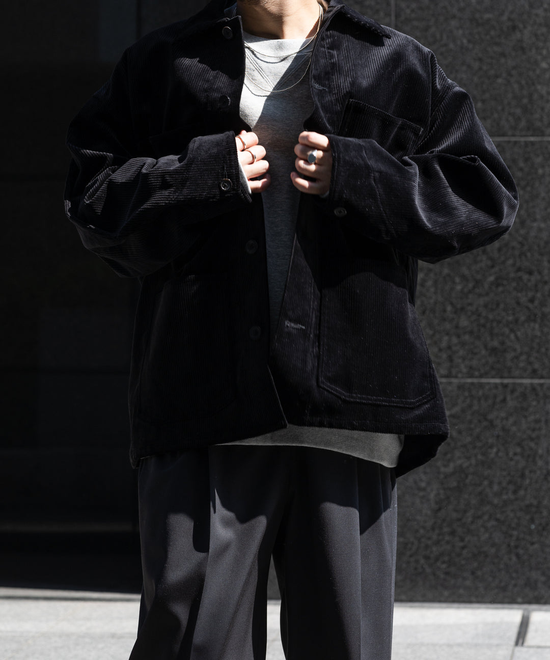 INTERIM(インテリム)の22AWコレクションのHYPER BIG UK CORDUROY COVER ALLのBLACK