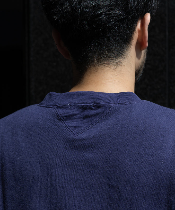 INTERIM(インテリム)の22AWコレクションのHYPER BIG V-GAZETTE LOOP WHEEL SIDE SEAMLESS SWEAT SHIRTのNASU
