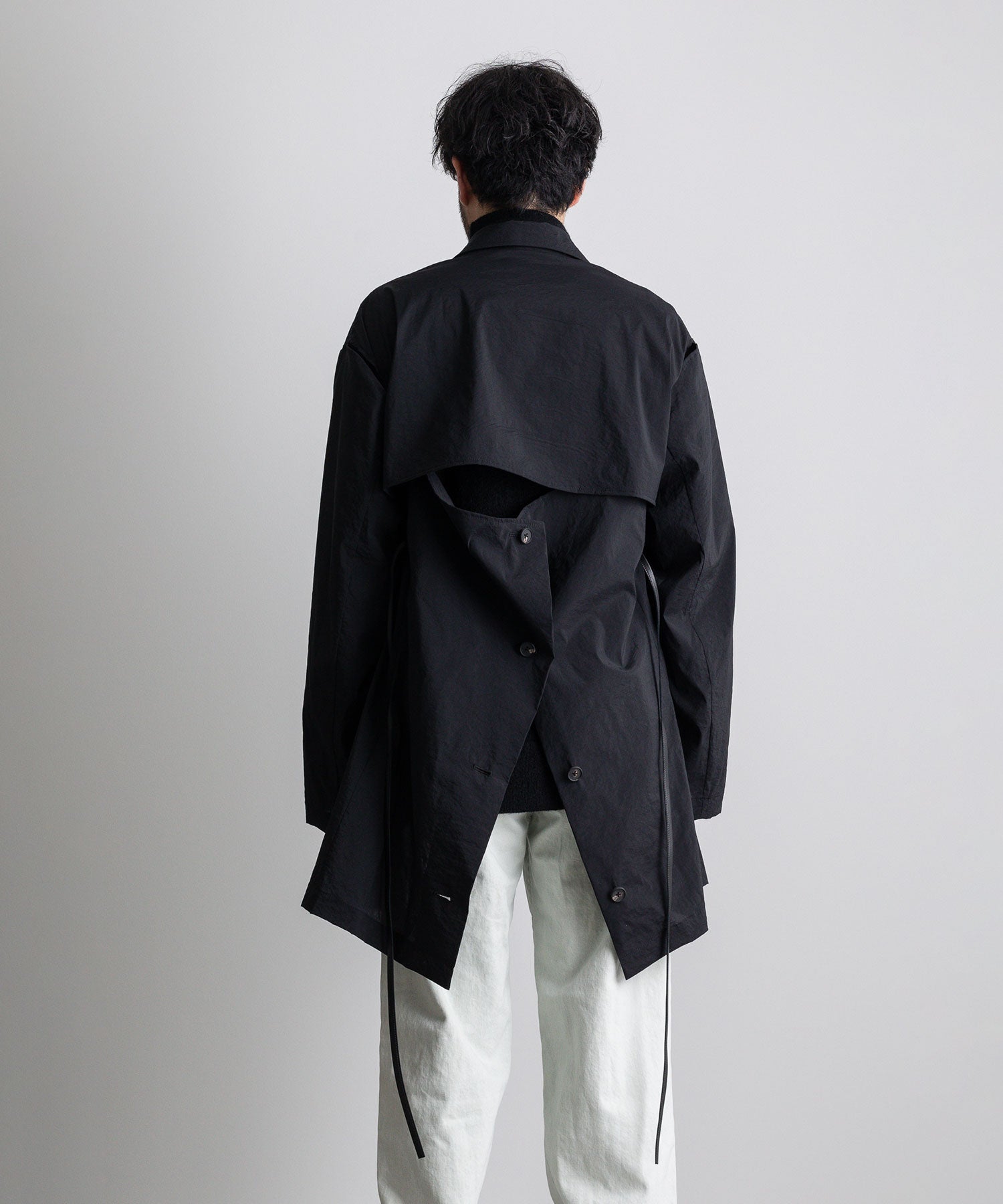 stein(シュタイン)の23SSコレクションのOVERSIZED NEW STRUCTURE TAILORED JACKETのBLACK