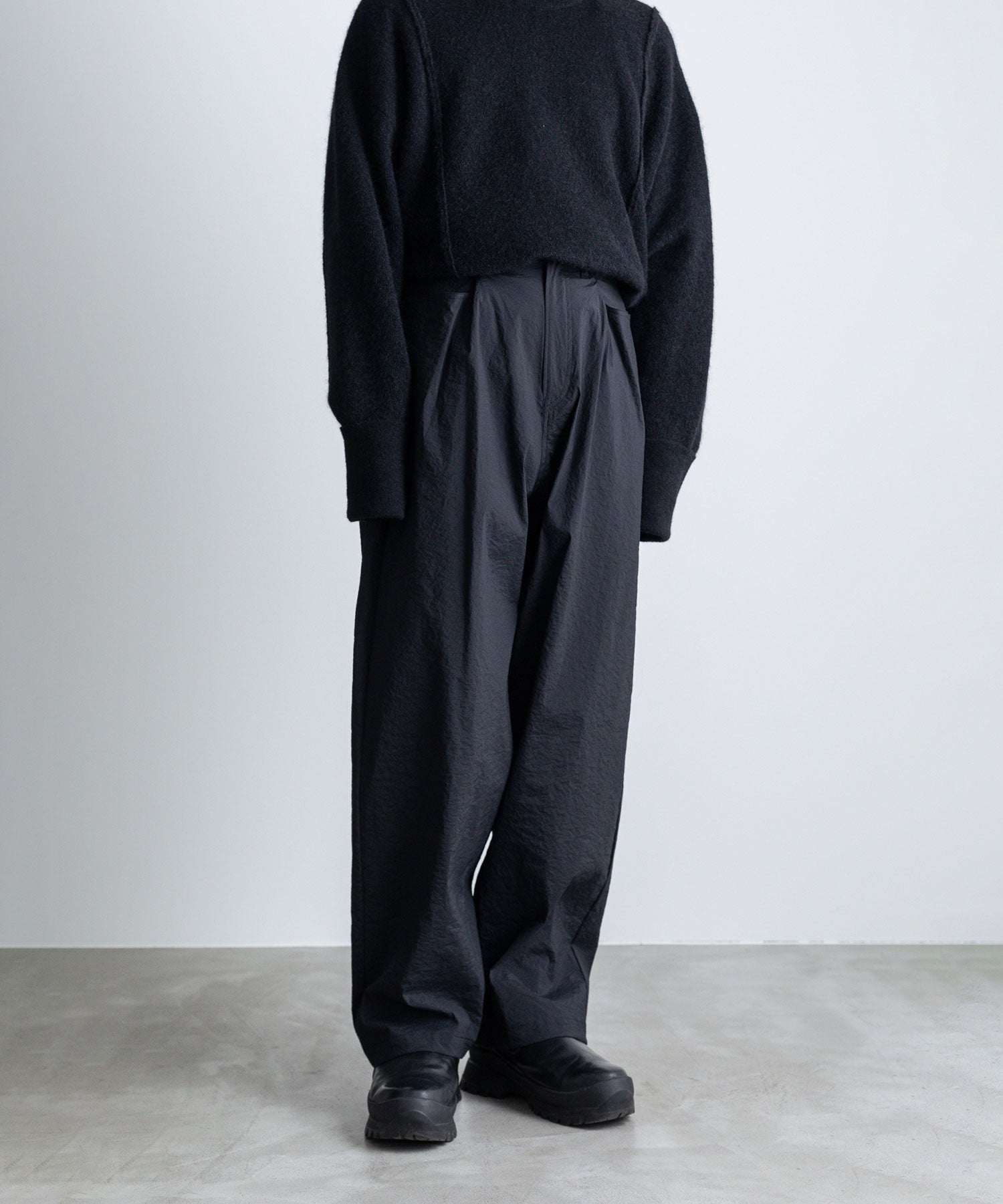 stein / シュタイン】LEATHER CODE WIDE TUCK PANTS - BLACK | 公式