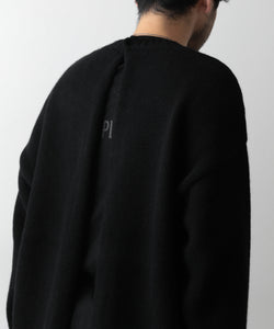 stein(シュタイン)の22AWコレクションのCASHMERE BACK BUTTONED KNIT JUMPERのBLACK