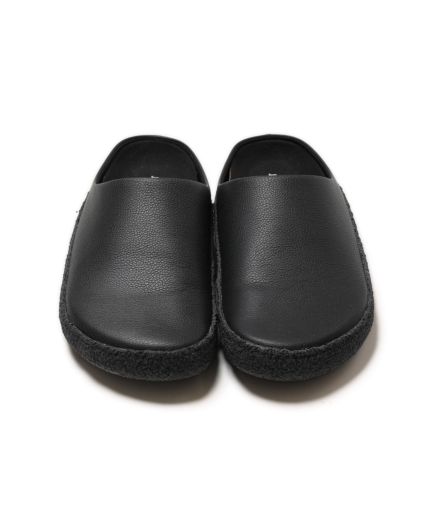 ATTACHMENT/アタッチメント】SYNTHETIC LEATHER MULE - BLACK | 公式