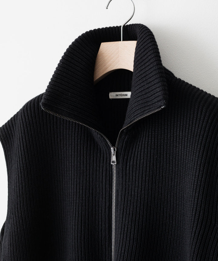 INTERIM(インテリム)の22AWコレクションのHYPER BIG HAND FRAMED DRIVERS ZIP KNIT VESTのBLACK