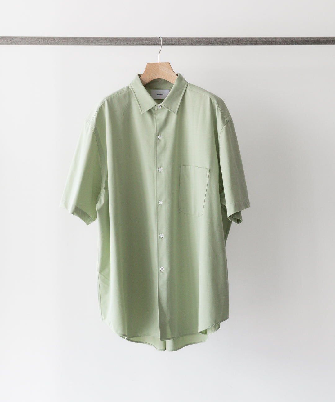 KANEMASA(カネマサ)の23SSコレクションのROYAL OX DRESS JERSEY SHORT SLEEVE SHIRTのLIGHT GREEN