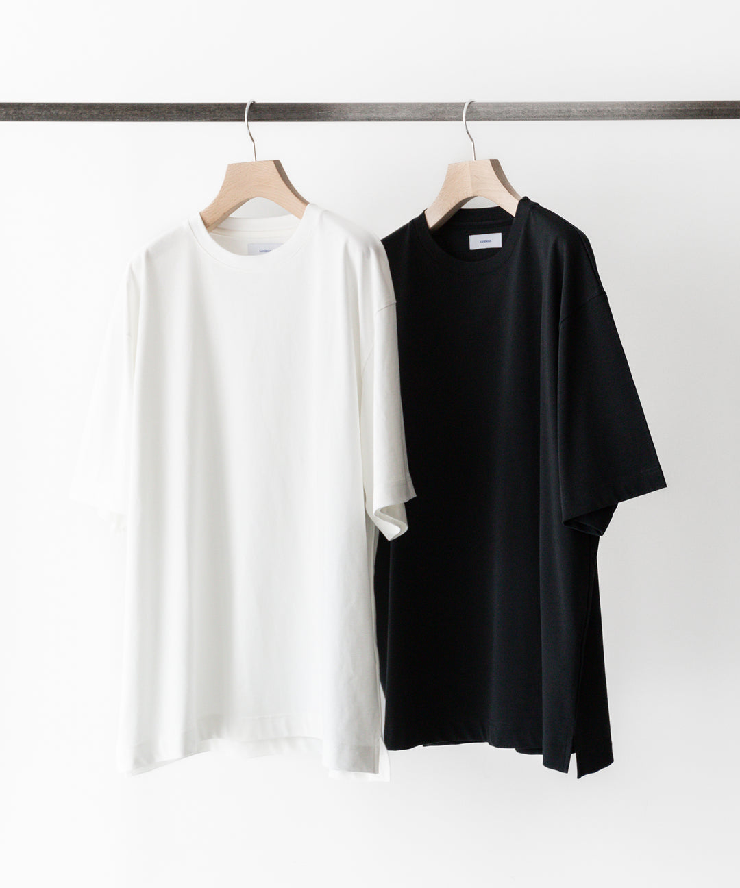 KANEMASA(カネマサ)の23SSコレクションのCOTTON THIN PACK TEE の WHITE×BLACK