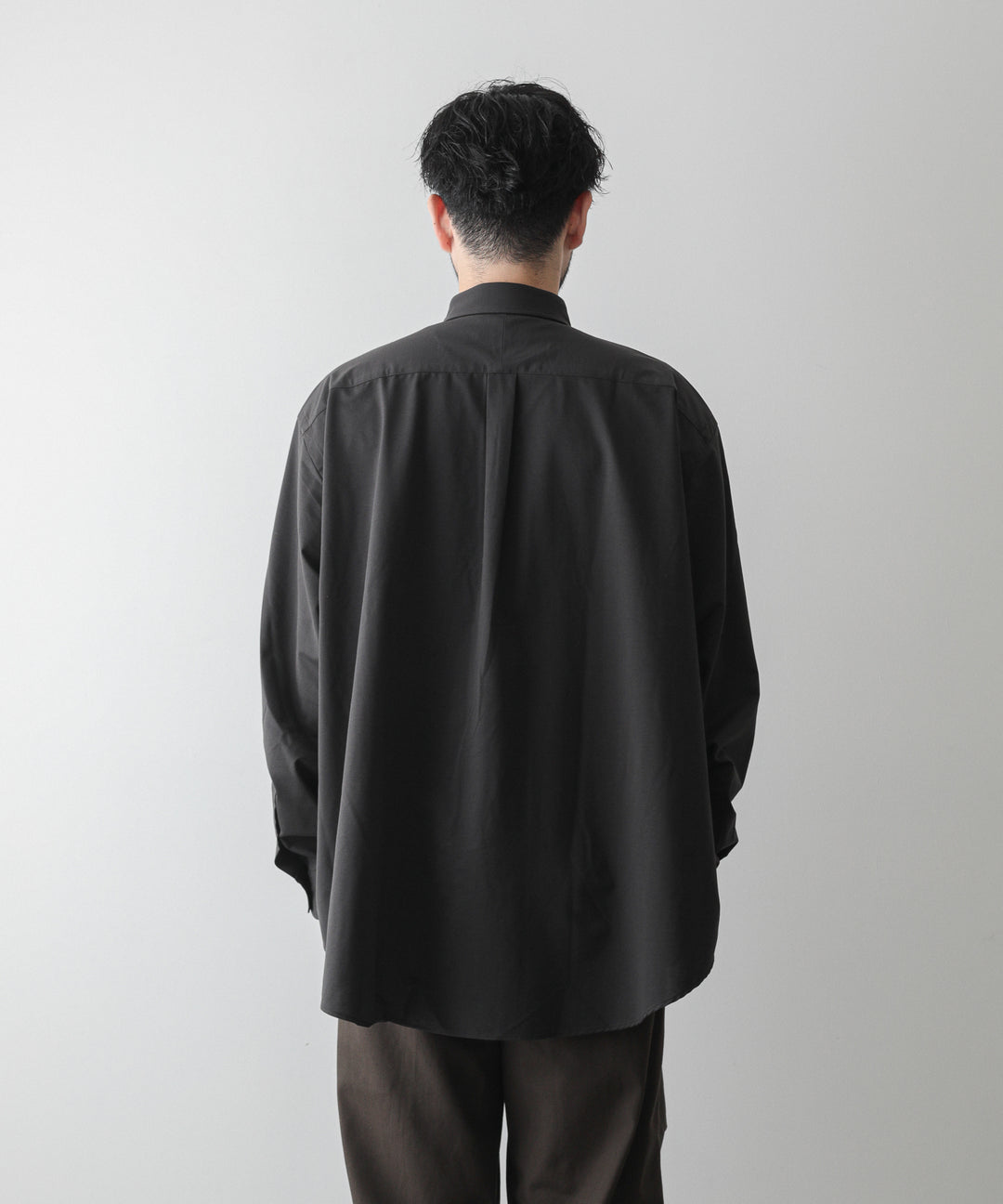 KANEMASA(カネマサ)の22AWコレクションのROYAL OX DRESS KNIT LOOSE FIT SHIRTのCHARCOAL