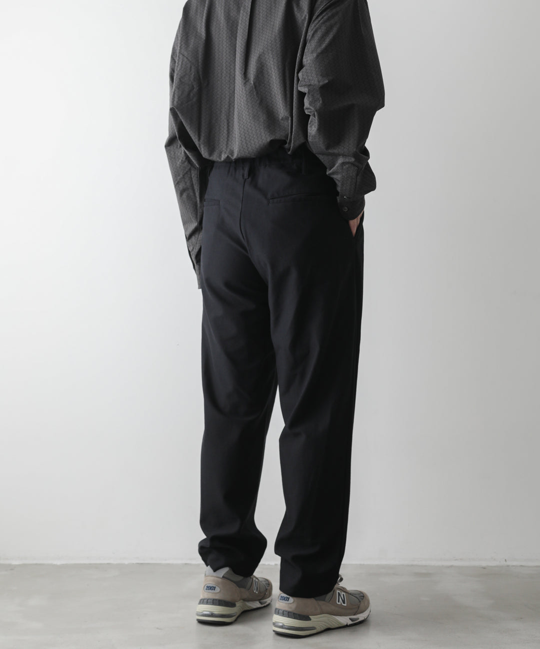 【KANEMASA】HIGH GAUGE ECONYL SLACKS - BLACK