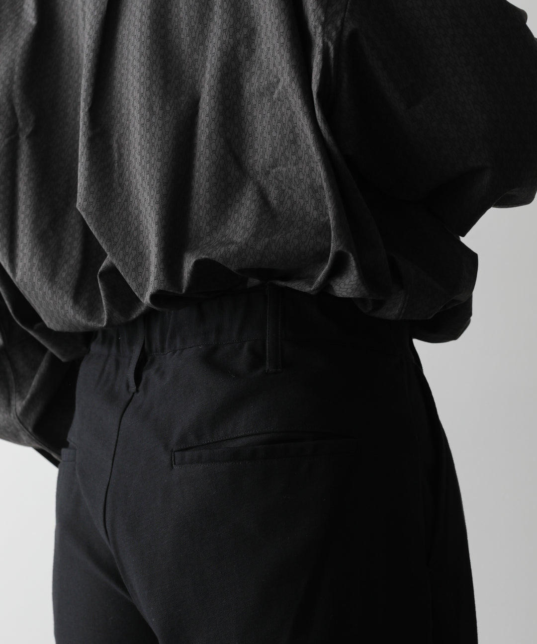 【KANEMASA】HIGH GAUGE ECONYL SLACKS - BLACK