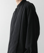 画像をギャラリービューアに読み込む, ato(アトウ)のオーバーサイズドノーカラーシャツのブラック 30代ファッション デート服
