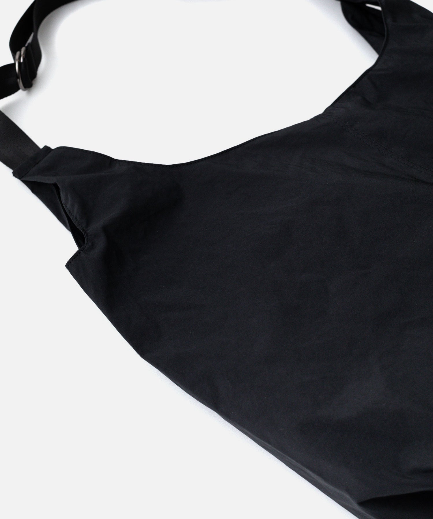 ATTACHMENT(アタッチメント)の22AWコレクションのPE / NY MAT CLOTH  SHOULDER SHOPPING BAGのBLACK 