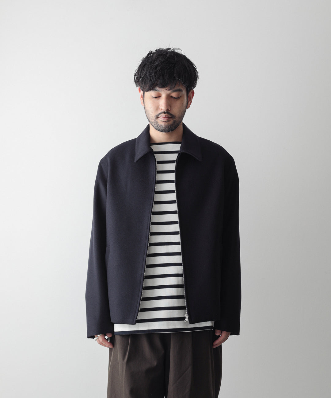 INTERIM(インテリム)の22AWコレクションのCASHMERE25 HARRINGTON JACKETのNAVY BLACK