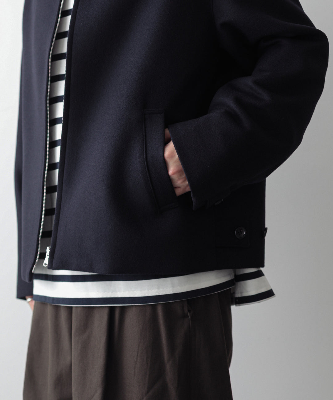 INTERIM(インテリム)の22AWコレクションのCASHMERE25 HARRINGTON JACKETのNAVY BLACK