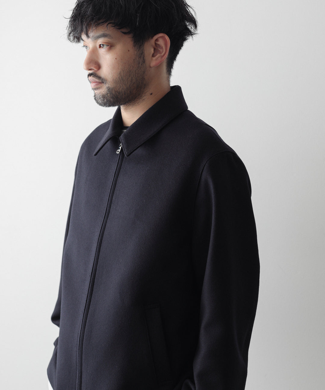 INTERIM(インテリム)の22AWコレクションのCASHMERE25 HARRINGTON JACKETのNAVY BLACK