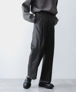 【 Rich I 】UNCLE [TUCK TAPERED TROUSERS・FINX COTTON] - BROWN