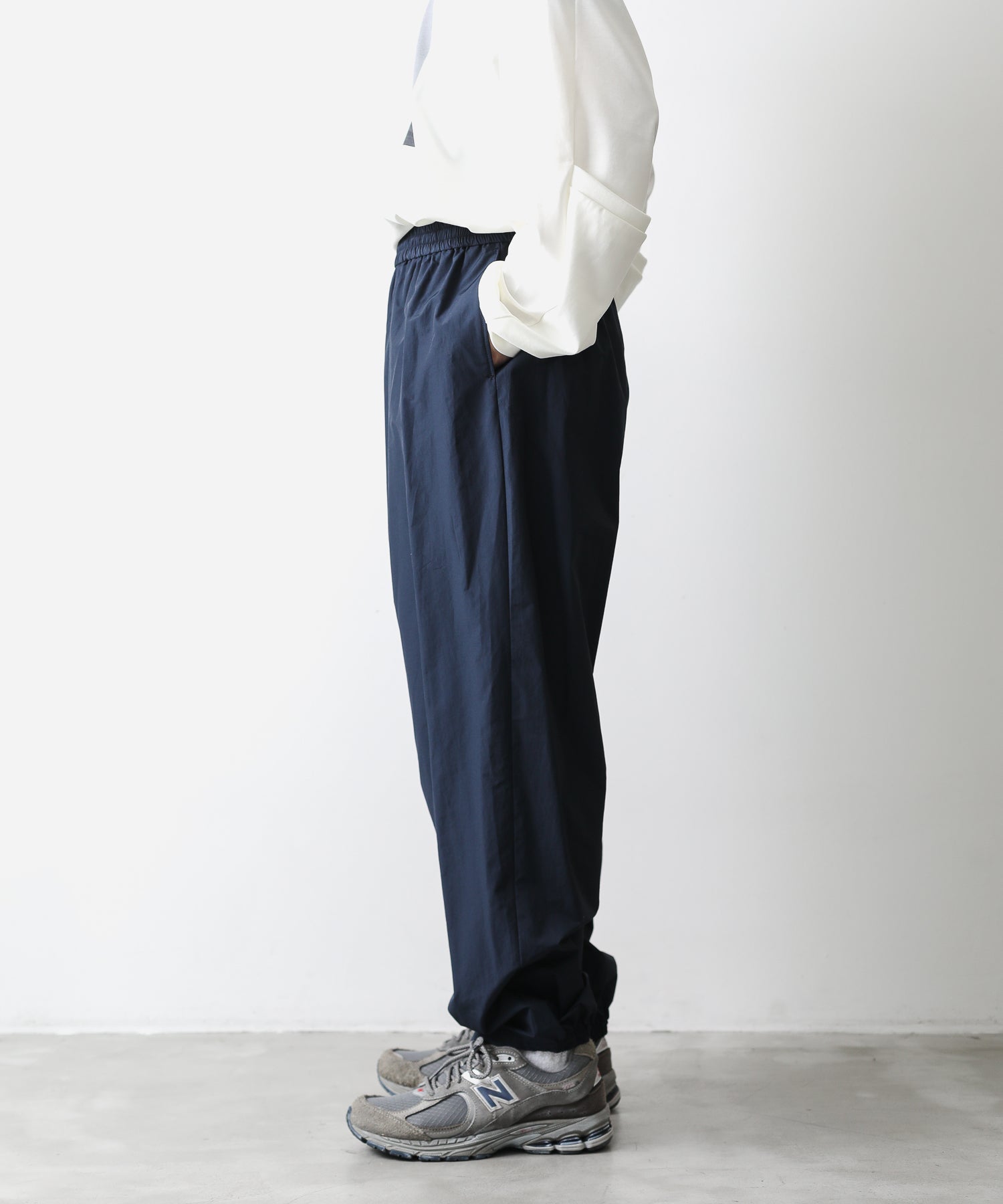 未使用に近い】WIDE EASY WINDBREAKERS TROUSERS-