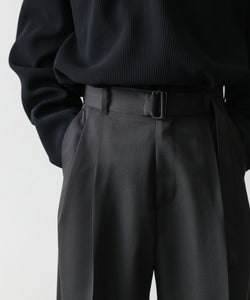 stein(シュタイン)の22AWコレクションのBELTED WIDE STRAIGHT TROUSERSのDARK CHARCOAL  代替テキストを編集