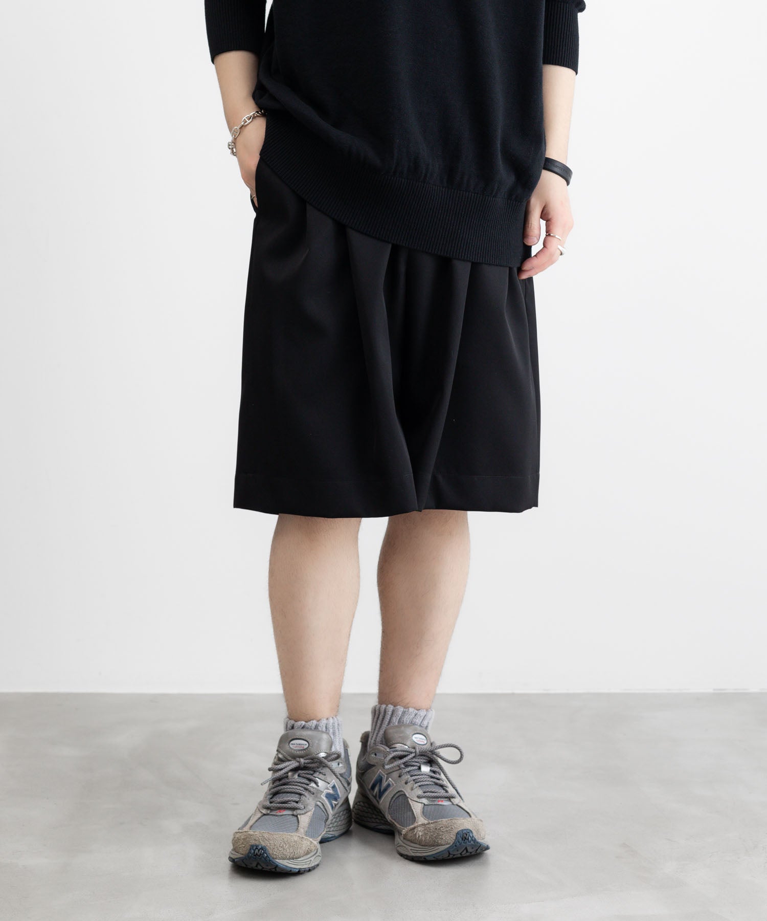 WIDE EASY SHORT TROUSERS - steinショーツ