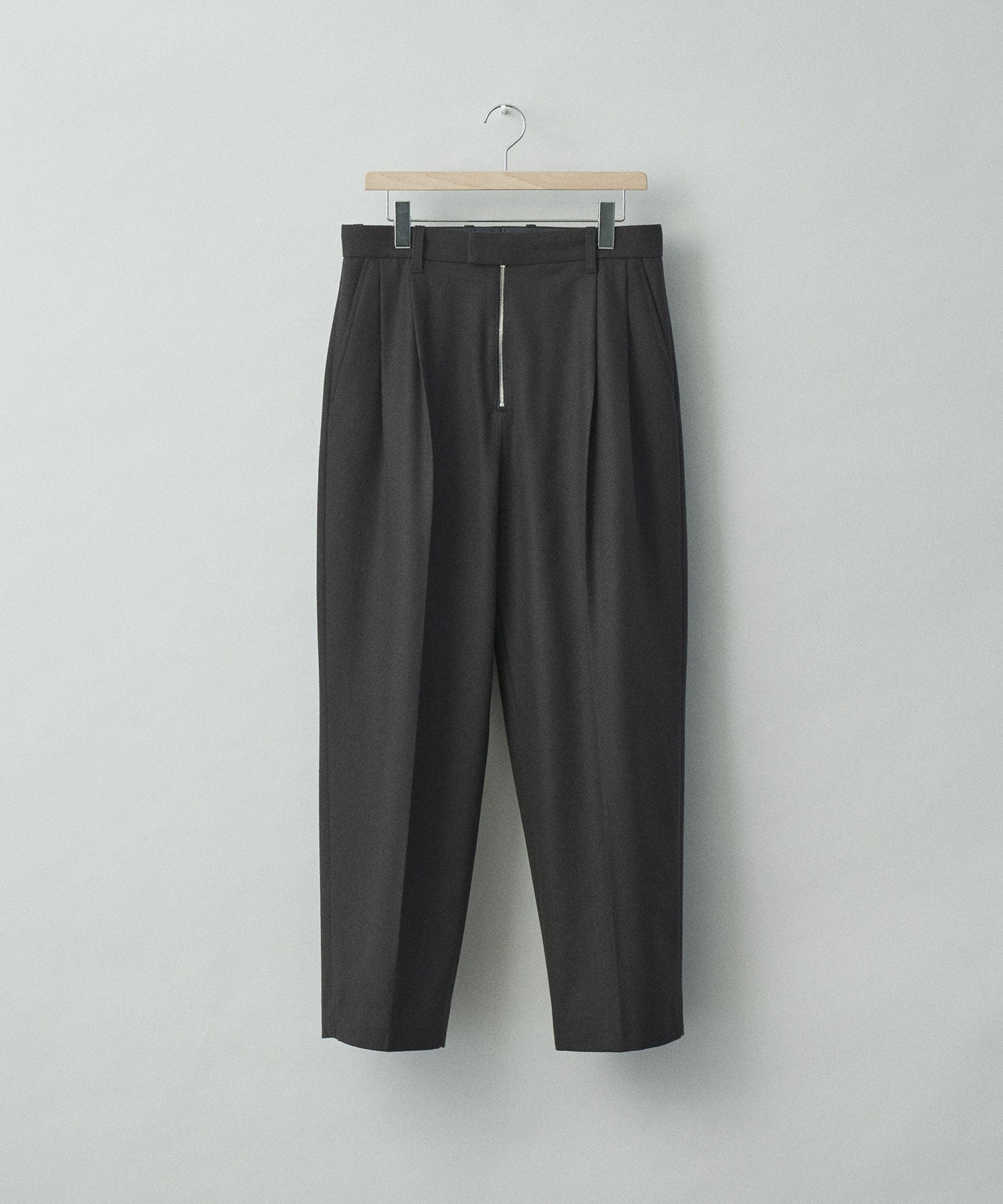 stein(シュタイン)の22AWコレクションのEX WIDE TAPERED BARE ZIP TROUSERSのメルトンタイプのSHADE CHARCOAL